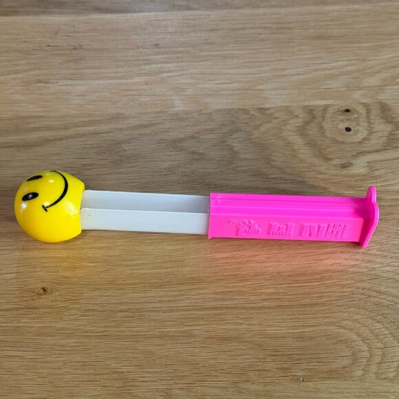 PEZ Candy Dispenser Walmart Smiley Funky Face, Neon Pink Stem, Hungary, 2000 - Picture 15 of 15
